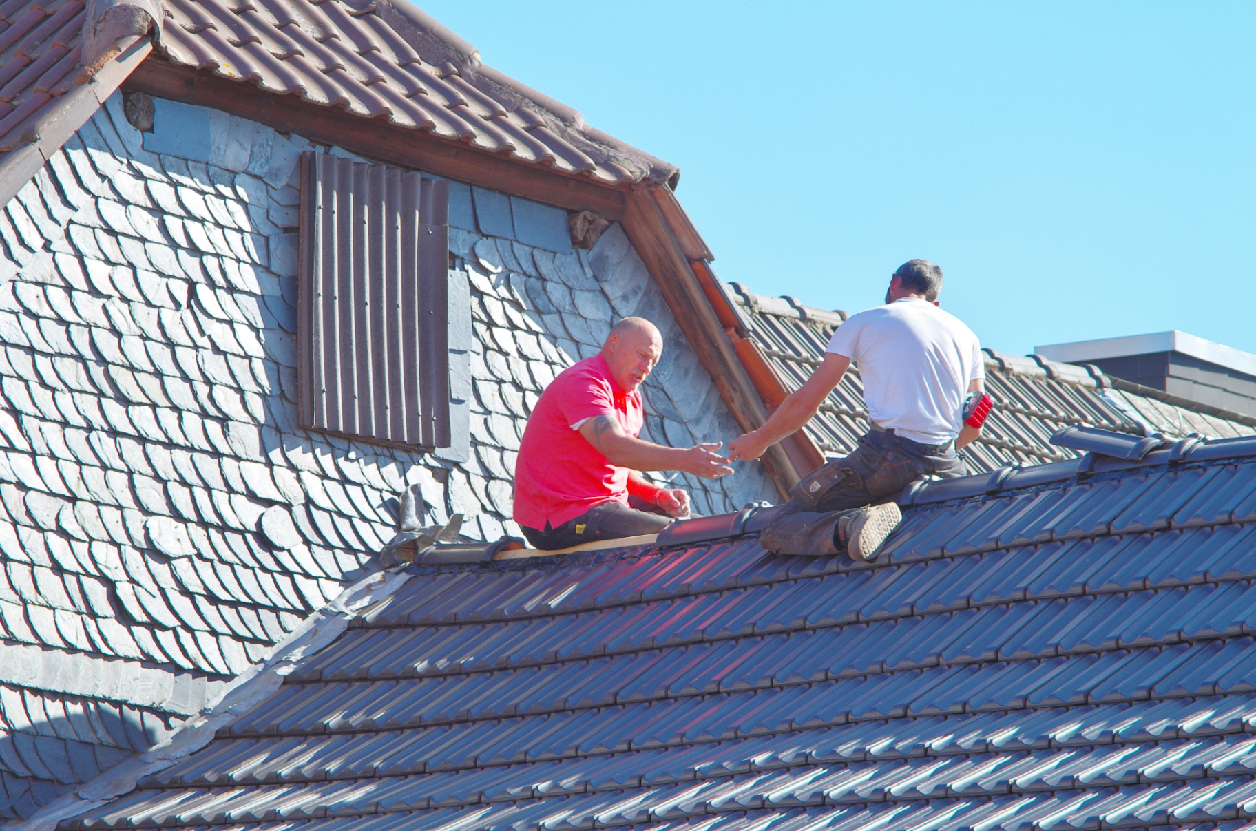 Couvreur à Paris et en Île-de-France : rénovation de toiture en tuiles par WINTERSTEIN JACQUES